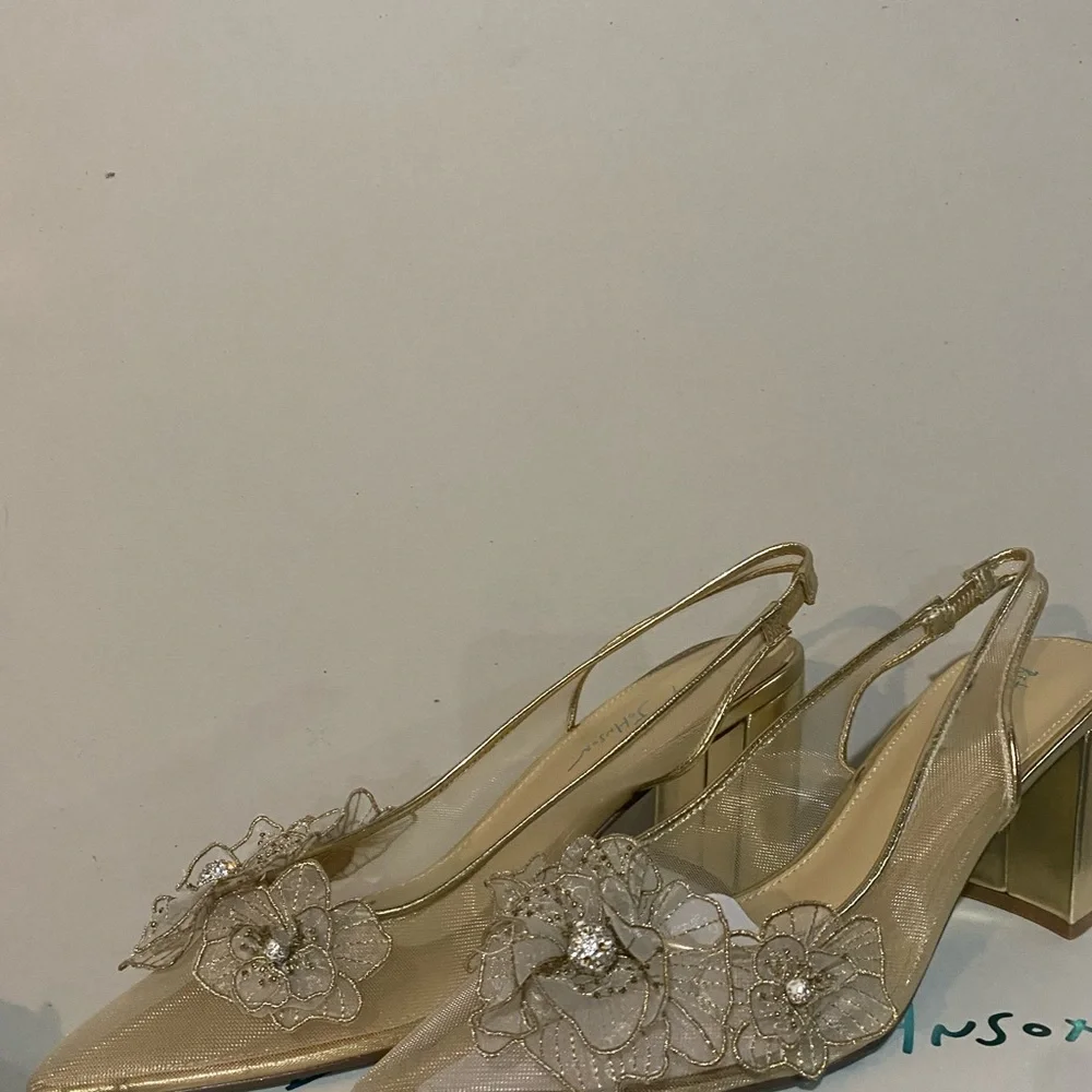 Betsey Johnson Women's Petra Flower Applique Slingback Pumps - Picture 3 of 11